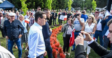 Burmistrz wyrwał mu transparent, bo był krytyczny wobec premiera