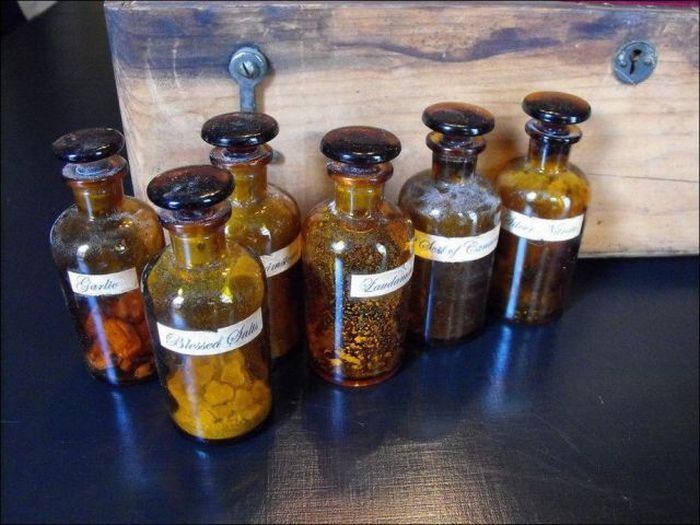 Ponad 20 zestawów do polowania na wampiry 26