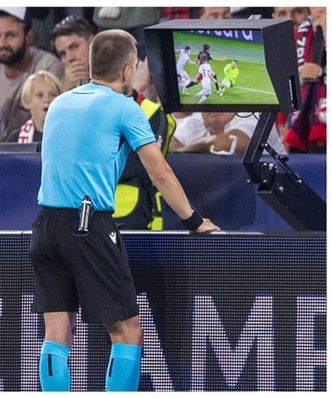VAR uchronił polskiego arbitra przed pomyłką w Lidze Mistrzów