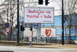 "Kochajcie się mamo i tato". Wielka akcja billboardowa w Polsce. Kto za nią stoi?