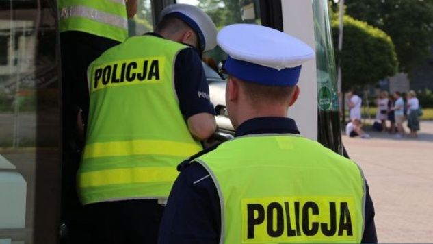policja autobus kontrola aresztowanie pasazer hulajnoga