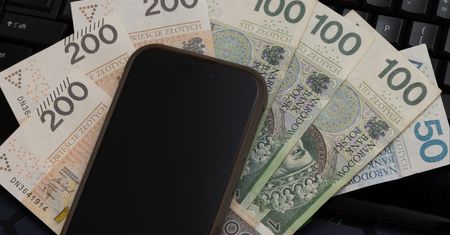 Nowa metoda oszustów. Wysłali etykietę, straciła 1,9 tys. zł
