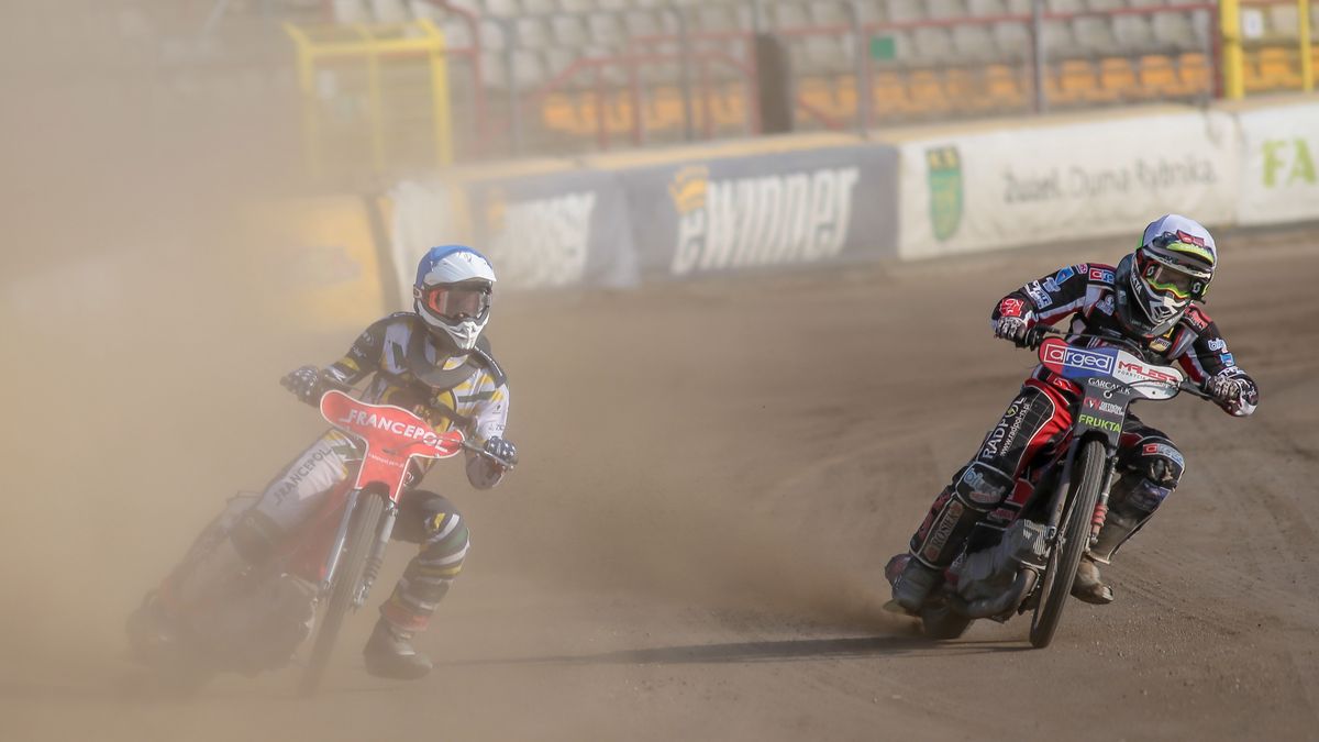 WP SportoweFakty / Na zdjęciu: Kacper Grzelak (kask niebieski)