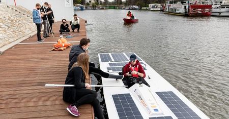 Wrocław. Studenci Politechniki Wrocławskiej zbudowali łódź solarną. Jest już po pierwszych testach