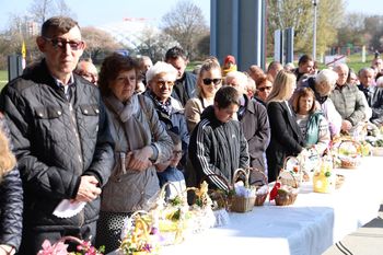 Wielka Sobota 2026. Poświęcenie pokarmów w parafii świętego Józefa Robotnika w Kielcach. Były tłumy wiernych. Zobaczcie zdjęcia