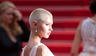 Iris Law zachwyciła fryzurą w Cannes. Jest odważna i oryginalna