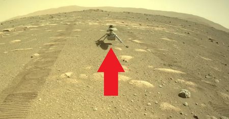 Helikopter NASA niemal gotowy do lotu na Marsie. Nie zgadniecie, co zabrał ze sobą