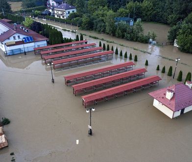 Małopolska. Ogromne straty po podtopieniach. "Mały strumyk zamienił się w rwący potok"