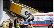 Autobus spadł z mostu w Warszawie. Pasażerka: nagle kierowca jakby na chwilę stracił przytomność