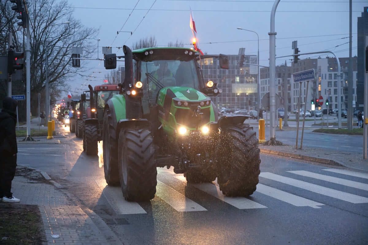 Spontaniczny przejazd rolników do centrum Lublina