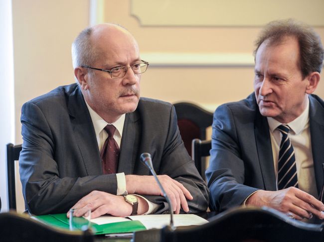Prof. Zbigniew Jędrzejewski (z lewej)