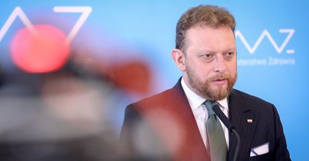 Koronawirus w Polsce. Łukasz Szumowski: Zamknięcie państwa albo setki zmarłych