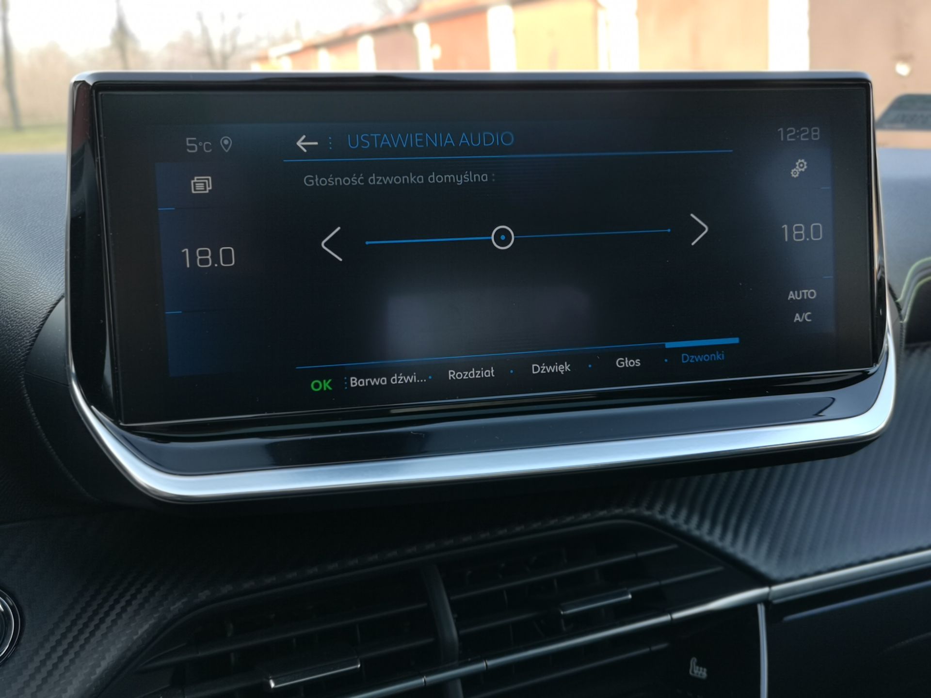 Peugeot 208 GT Line: wirtualne zegary 3D oraz obsługa systemu 37