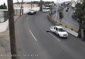 Chłopiec wypadł z samochodu na autostradzie. Cudem przeżył