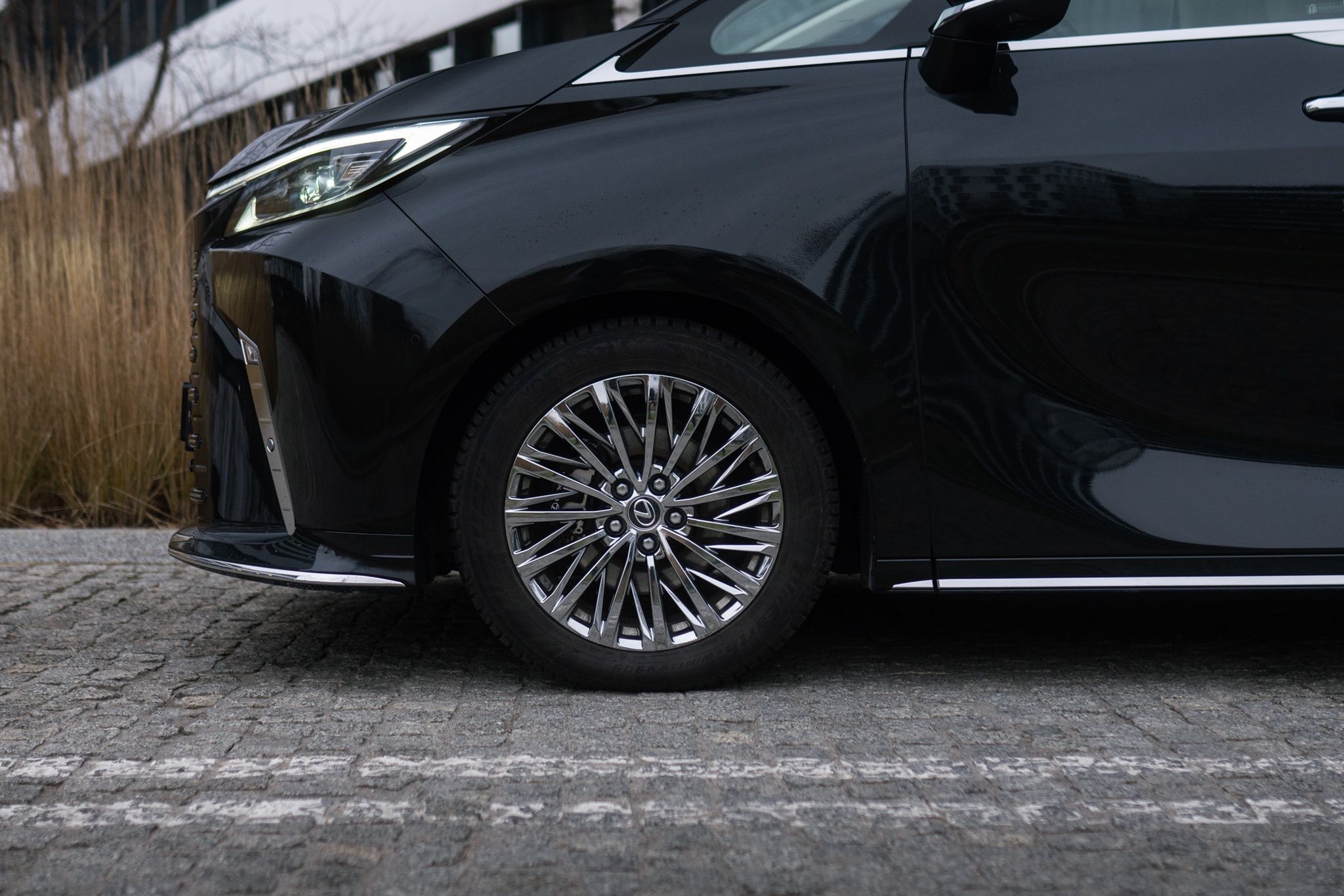 Lexus LM