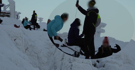 Ferie 2021. Fani sanek i jabłuszek w Karkonoszach. GOPR ostrzega!