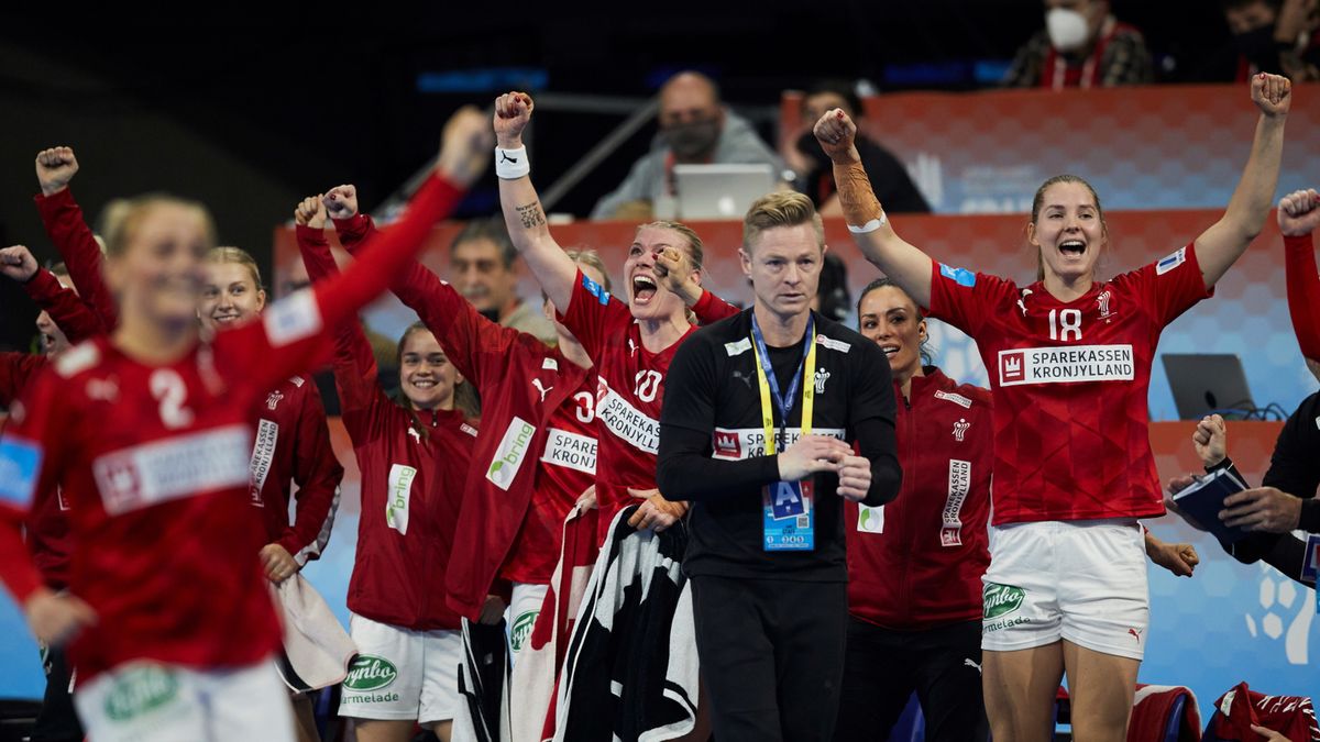 PAP/EPA / Alejandro Garcia  / Na zdjęciu: reprezentantki Danii