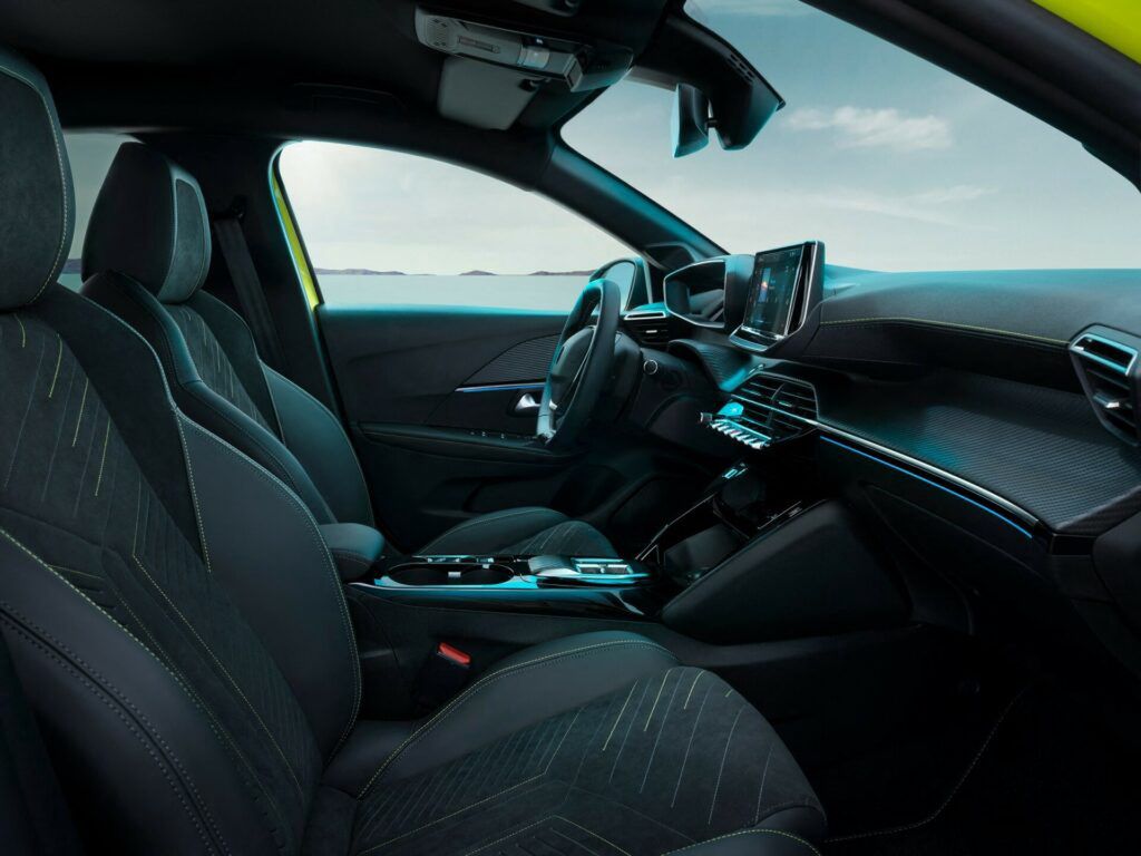 Odświeżony Peugeot e-208