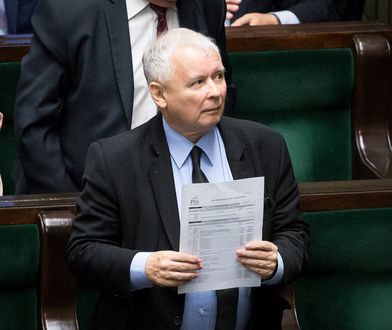 Sondaż: 800 plus nie pomogło PiS. Opozycja bez większości w Sejmie