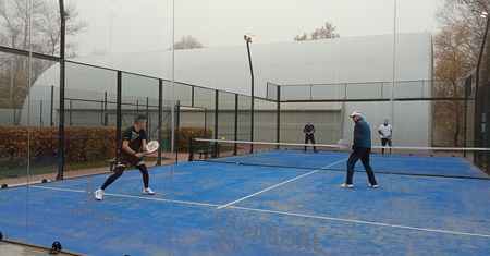 W Poznaniu można zagrać w padla. Gdzie i w jakiej cenie?