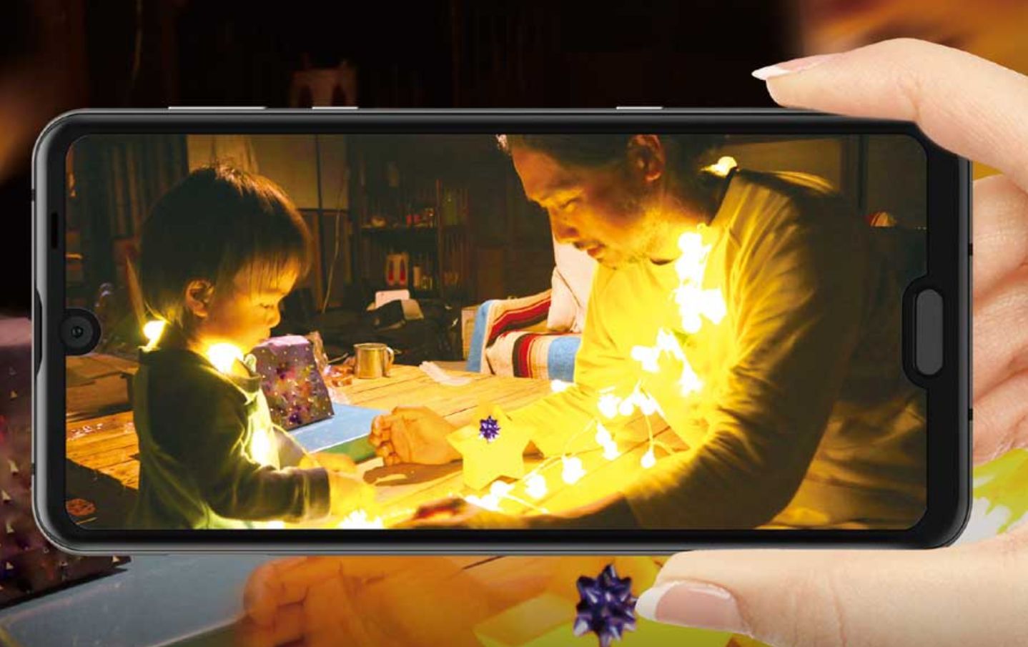 Sharp Aquos R3 oficjalnie. Ma ekran z... dwoma wcięciami 3