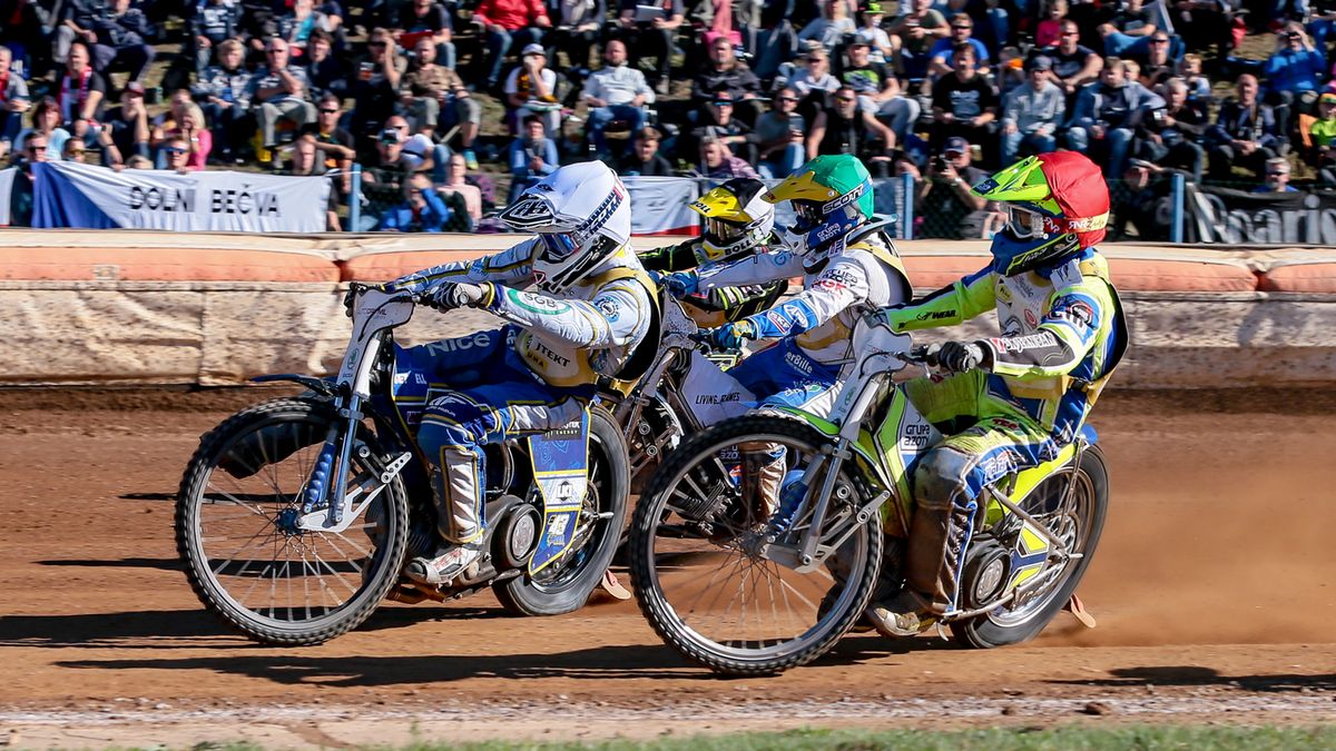 WP SportoweFakty / Arkadiusz Siwek / Kenneth Bjerre pierwszy z prawej (czerwony kask)