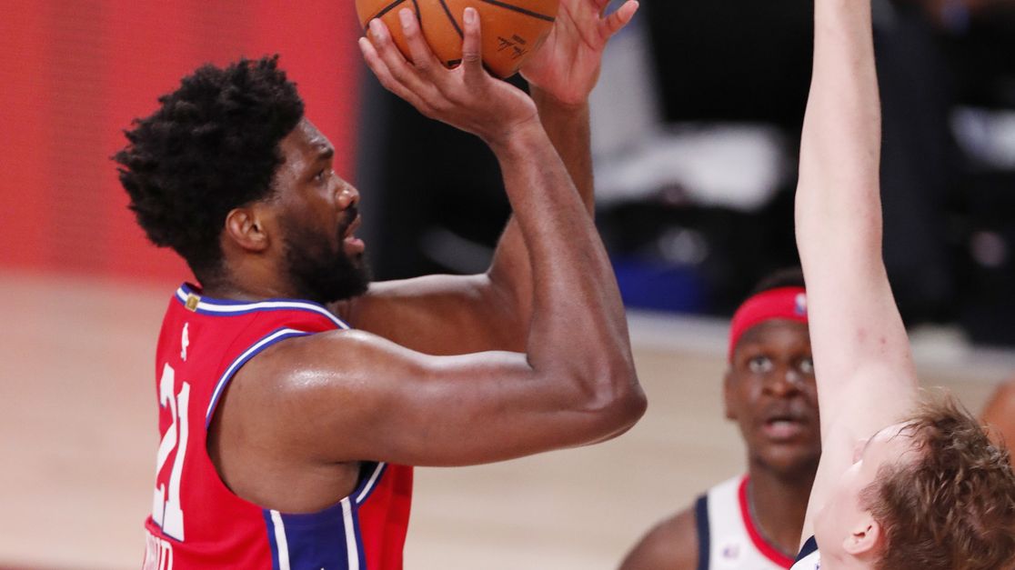 PAP/EPA / ERIK S. LESSER / Na zdjęciu: Joel Embiid