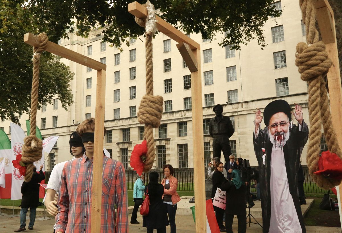 Protest w Londynie przeciwko  egzekucjom w Iranie. Zdjęcie ilustracyjne