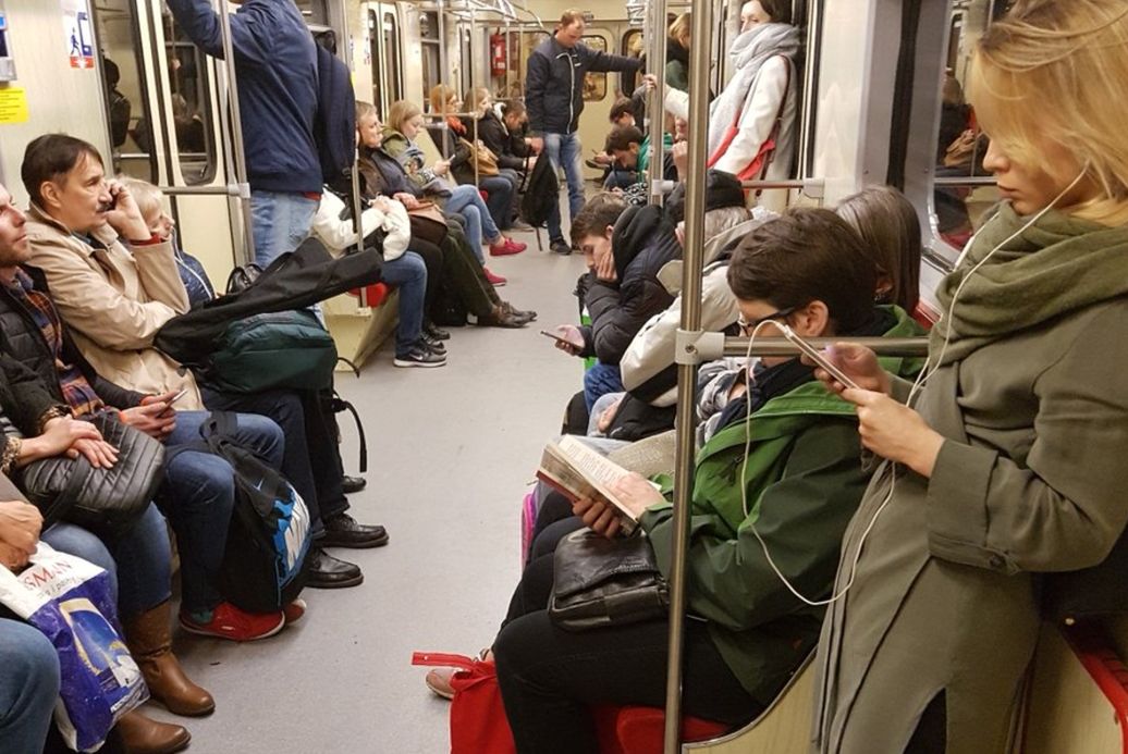 Obcokrajowcy oszaleli na punkcie zdjęcia z polskiego metra. Zauważyliście coś niezwykłego?
