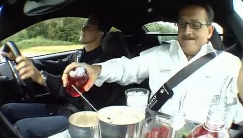 Spróbuj zrobić drinka z Schumim za kierownicą[wideo]