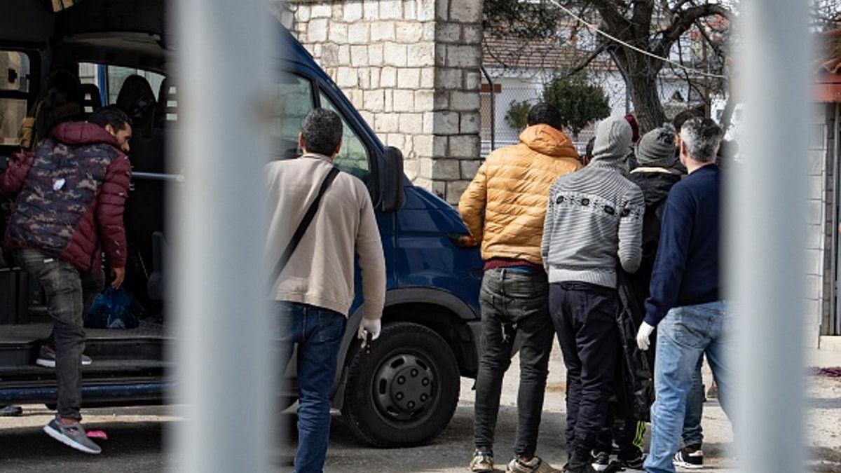 Greccy policjanci uratowali grupę nielegalnych migrantów. Było ich aż 92 