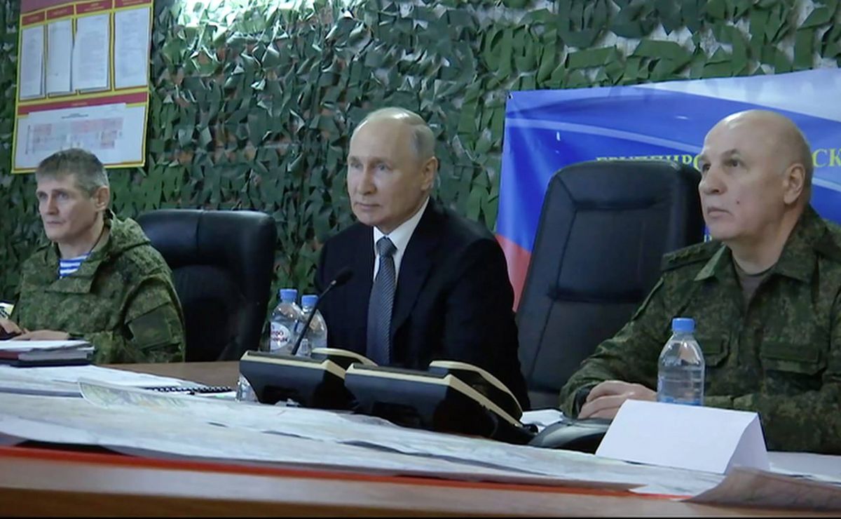 Dowódca rosyjskich wojsk powietrznodesantowych WDW generał-pułkownik Michaił Teplinski (po lewej) ma być nadzieją Putina na odwrócenie losów wojny w Ukrainie