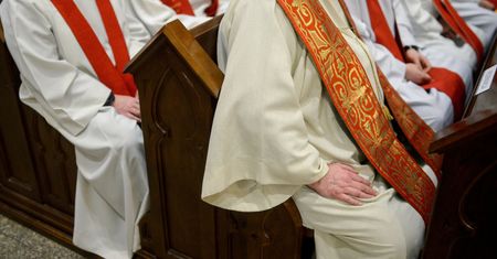 W Kościele narasta problem braku księży. Emeryci muszą zostać dłużej