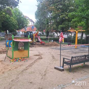 Poznań: Na plac zabaw wjechały prawdziwe koparki. Zamknięto teren dla dzieci u zbiegu ul. św. Rocha i Serafitek