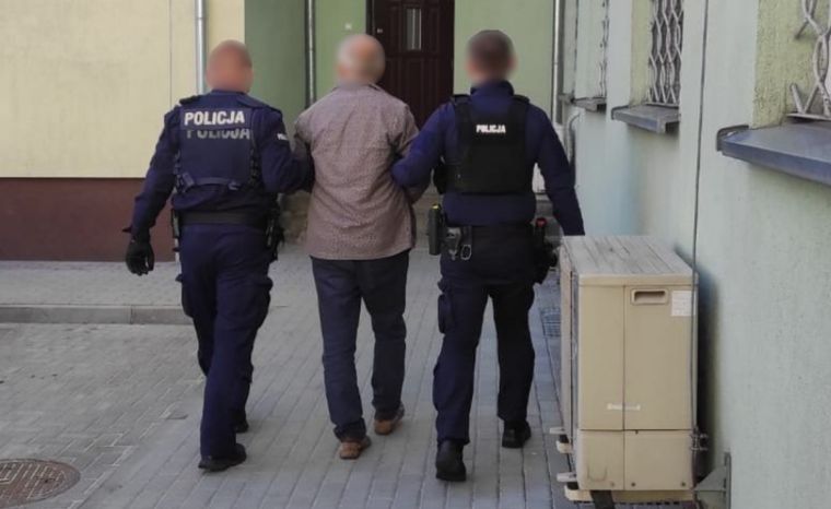 Z sierpem wtargnął do urzędu. Interweniowała policja