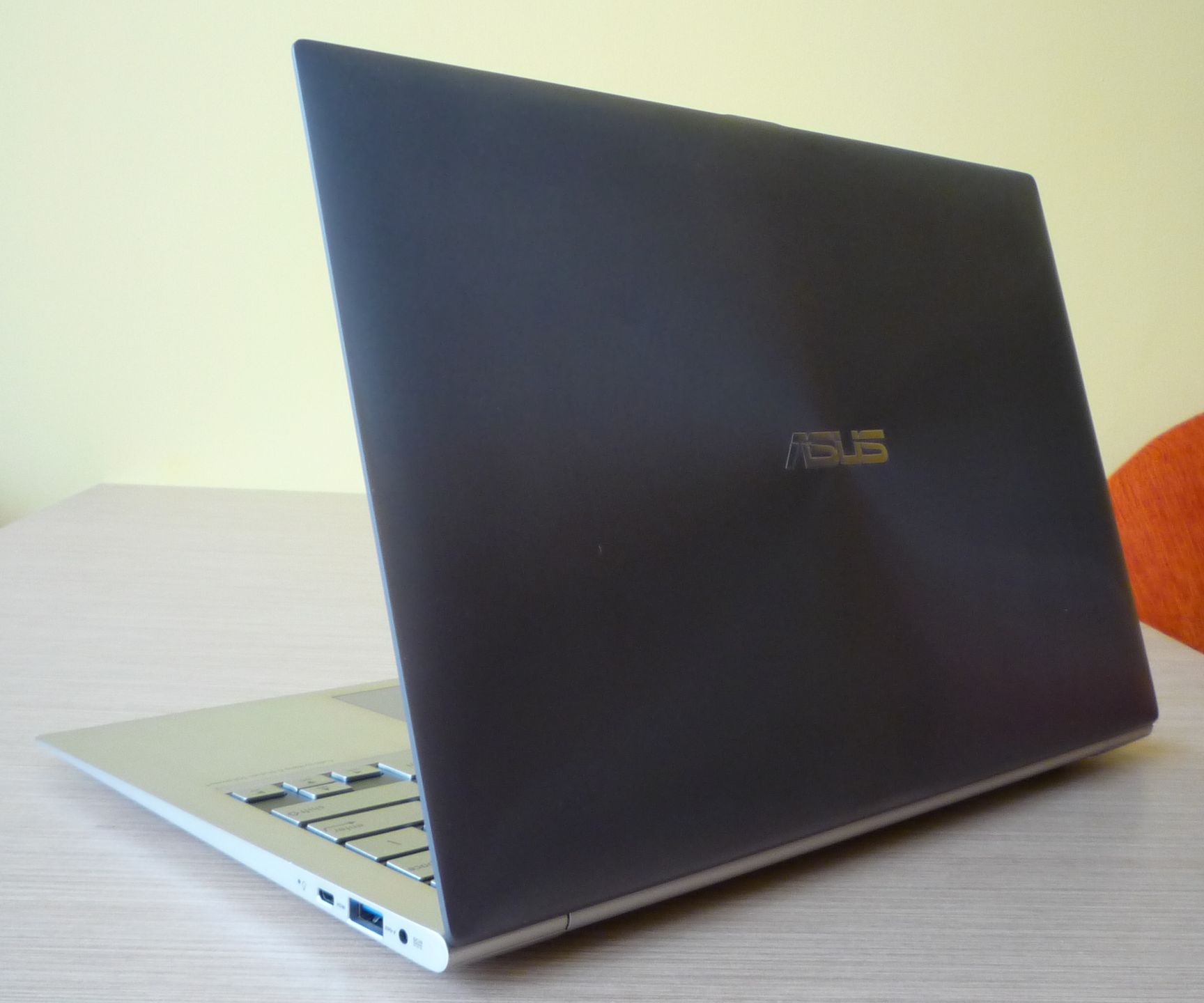 Asus Zenbook UX21E – żyletka z Core i7 [test] 3