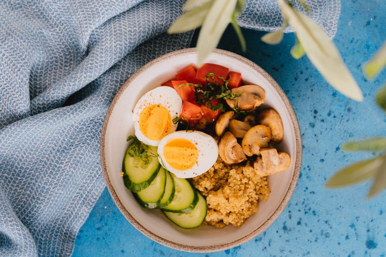 Biegunka po jajkach występuje zazwyczaj u osób uczulonych na ten produkt żywnościowy. 