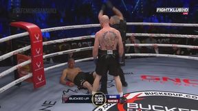 Padł jak rażony piorunem. Potężny nokaut w walce na gołe pięści