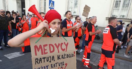 Protest medyków w Warszawie. Drugi dzień czekają na premiera