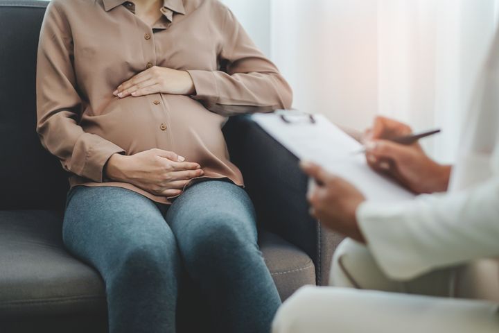 Ciąża wysokiego ryzyka wymaga częstszych wizyt lekarskich.