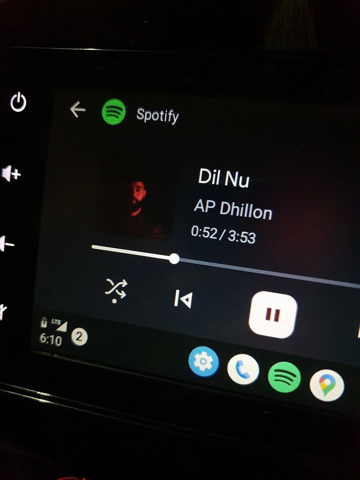 Nowy pasek postępu utworów w Androidzie Auto