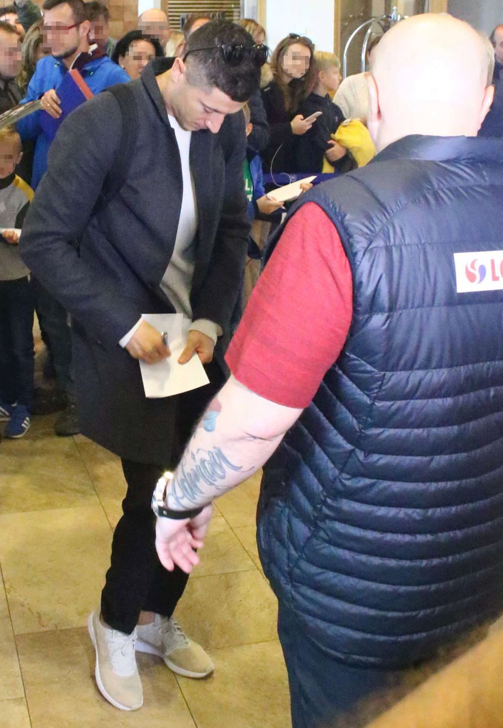 Autograf Roberta Lewandowskiego to marzenie każdego kibica