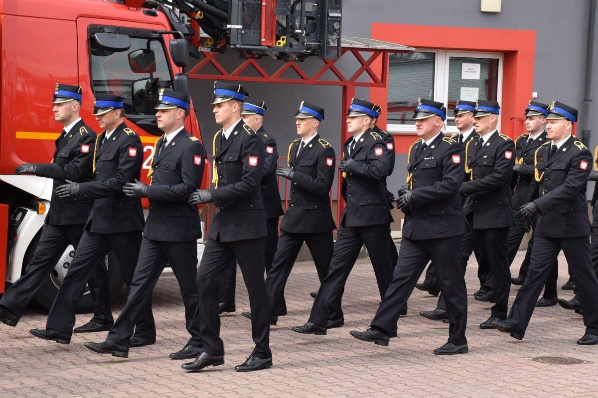 Dzień Strażaka w Kaliszu. Uroczysty apel i wyróżnienia dla funkcjonariuszy. ZDJĘCIA