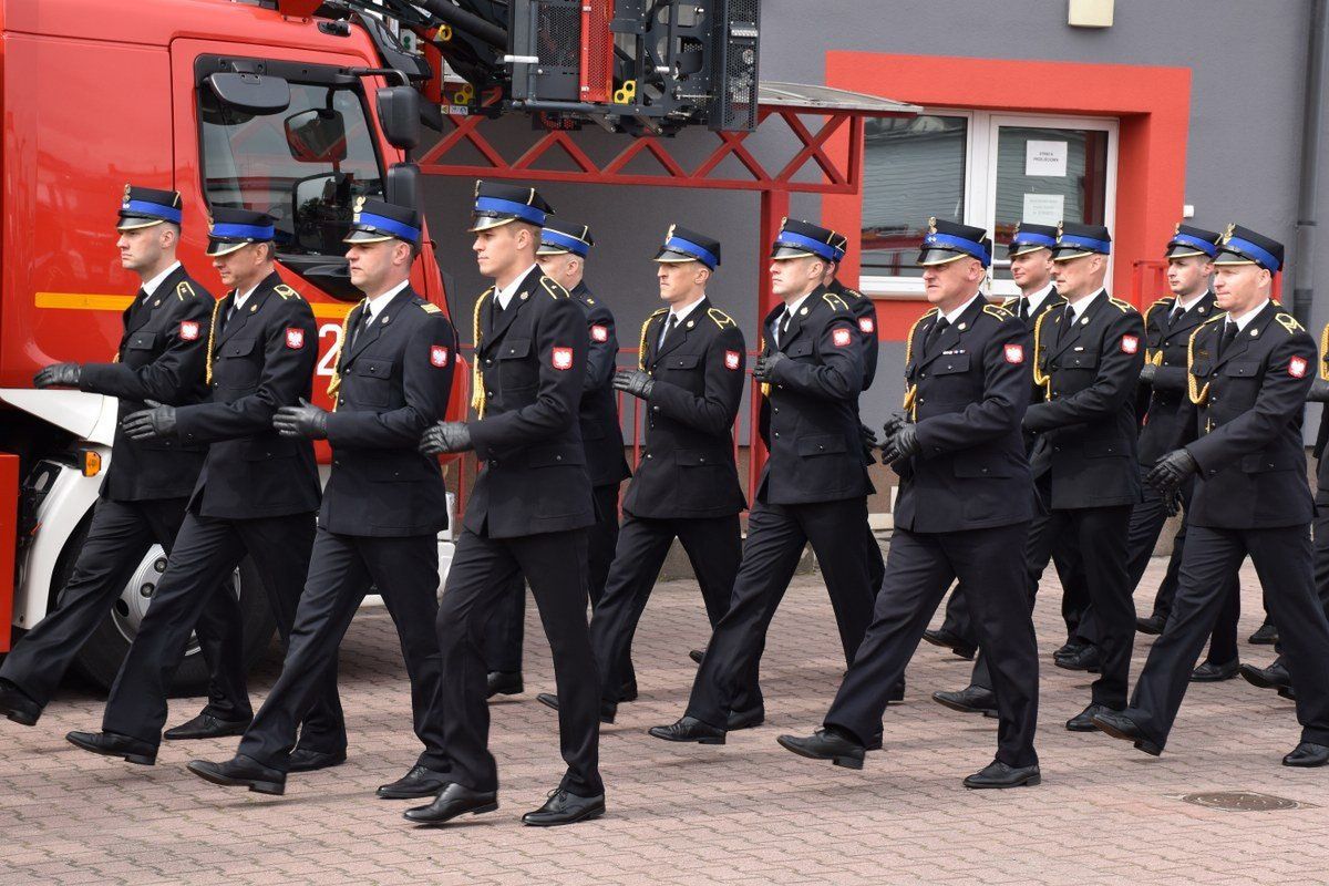 Dzień Strażaka w Kaliszu. Uroczysty apel i wyróżnienia dla funkcjonariuszy. ZDJĘCIA