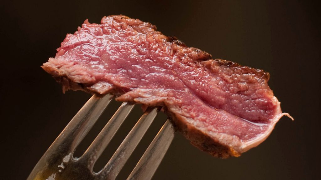 Grillowany mostek wołowy z wewnętrznej części bez kości (mięso i tłuszcz, II klasa mięsa)