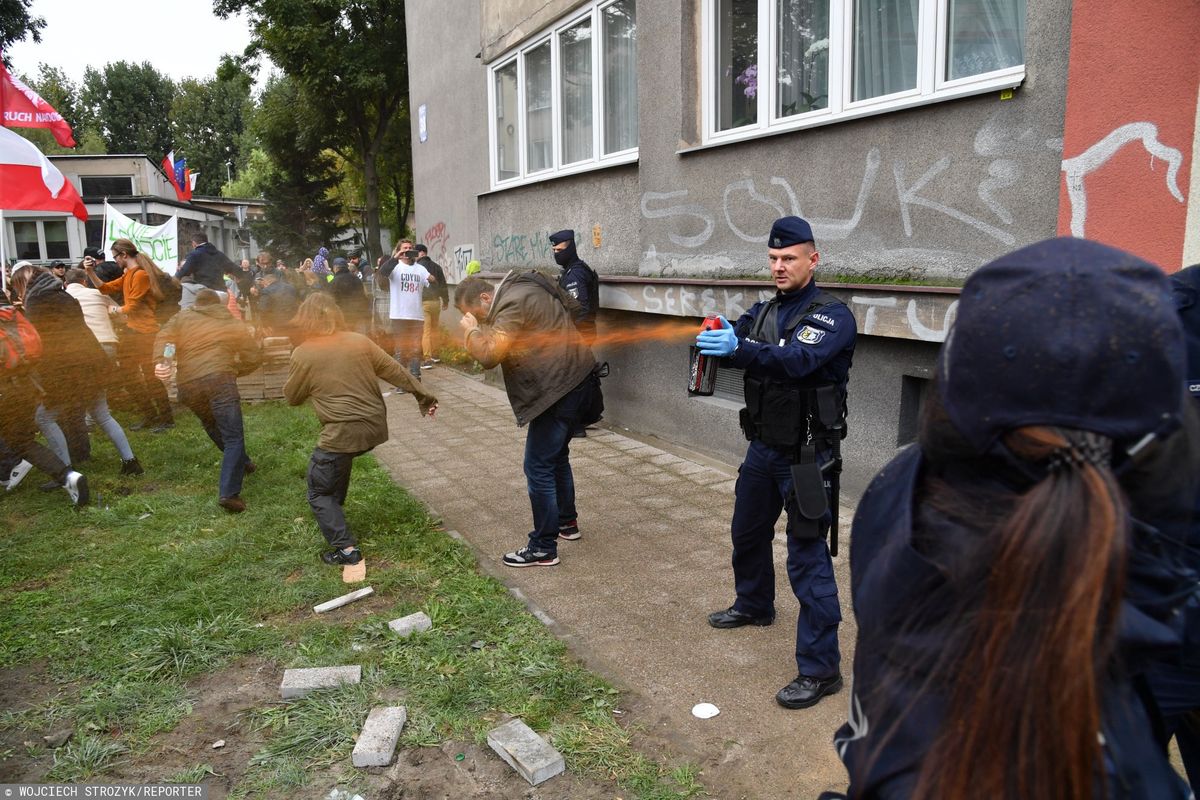 Gdańsk. Policja użyła gazu wobec uczestników protestu związanego z epidemią koronawirusa w Polsce