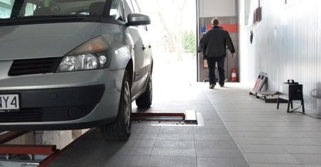 Będzie problem z obowiązkowymi przeglądami aut? Diagności chcą...