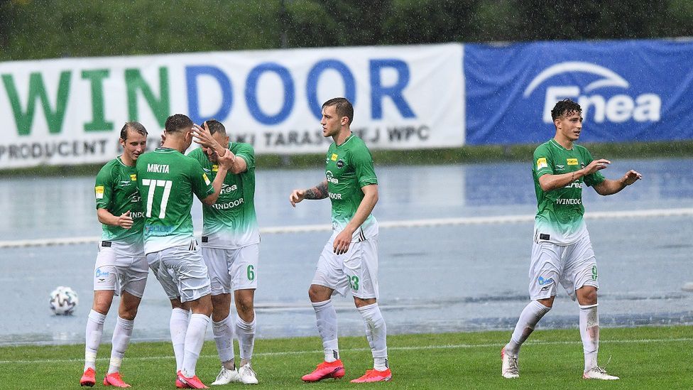 Newspix / Rafal Oleksiewicz / PressFocus / NEWSPIX.PL / Na zdjęciu: piłkarze Radomiaka Radom