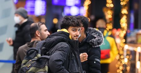Pierwszy samolot z migrantami wystartował z Mińska. Łzy na lotnisku w Iraku