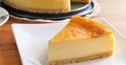Przepis na sernik bez grama mąki. Ten składnik zaskakuje